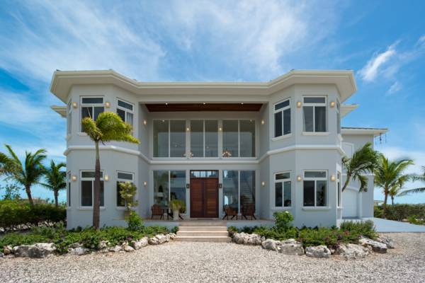 Villa di Ligera is a 6 bedroom beachfront villa for rent in Providenciales, Turks and Caicos