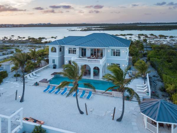 Villa di Ligera, Luxury beachfront villa for rent, Turks and Caicos